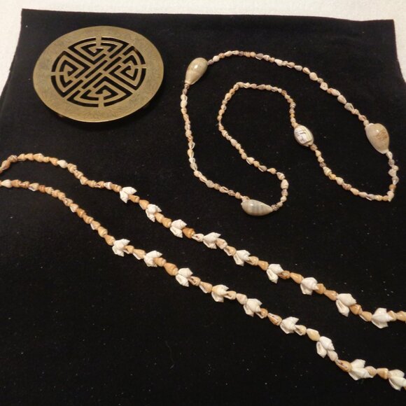 VINTAGE CHINESE STAND OR HANGING 2 SHELL NECKLACES LOT - Picture 9 of 10